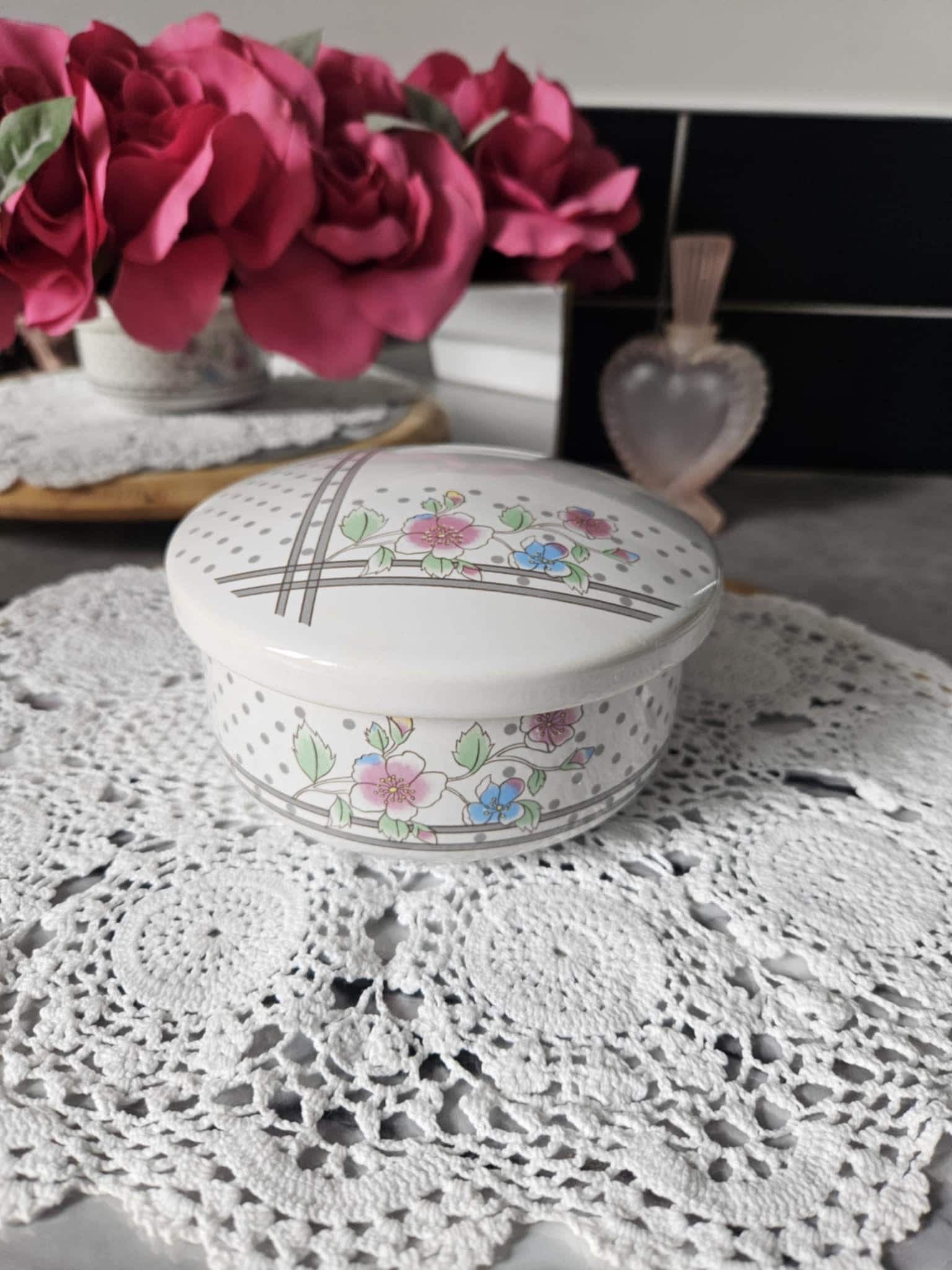 花柄のヴィンテージ陶器製小物入れ – ジュエリーや記念品の収納に