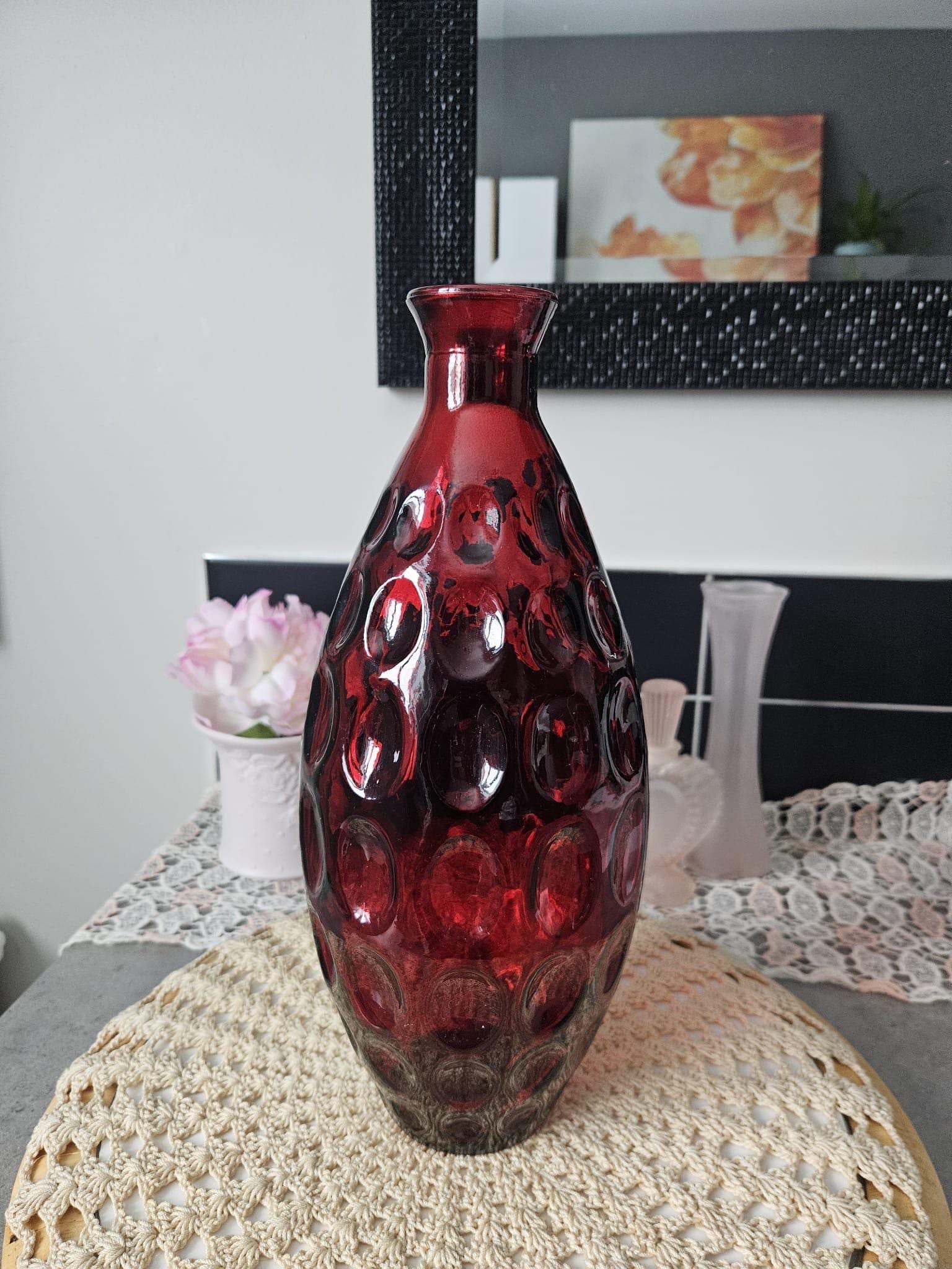PETIT VASE EN OPALINE DECOR DE MARRONS CHATAIGNES EPOQUE XIX EME 1860