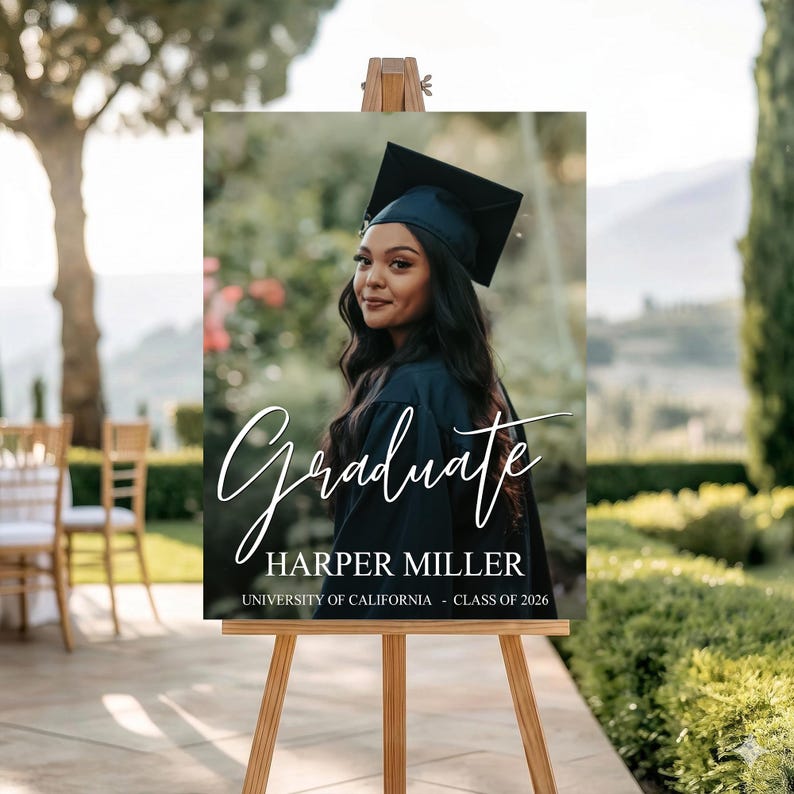 Graduate Photo Poster – Personalized Graduation Party Sign, Custom Name Class of 2026 Decor, Elegant Modern Grad Celebration Board bild 2
