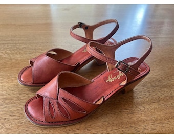 Sandalias Regency Vintage de cuero marrón y madera, hechas en Brasil, talla 7B