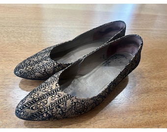 Vintage Vero Cuoio Gold Black Brocade Floral Pointed Toe Low Wedge Flats Sz 7AA