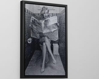 Elegante dama leyendo el periódico en el baño, arte de pared para baño, hogar, oficina, decoración de cafetería, arte de pared para baño, arte divertido, marco blanco y negro