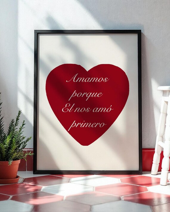 ESPAÑOL arte cristiano l Él nos amó primero  | Versículo bíblico 1 Juan 4:19 | Decoración cristiana ragalo | christian wall art in spanish