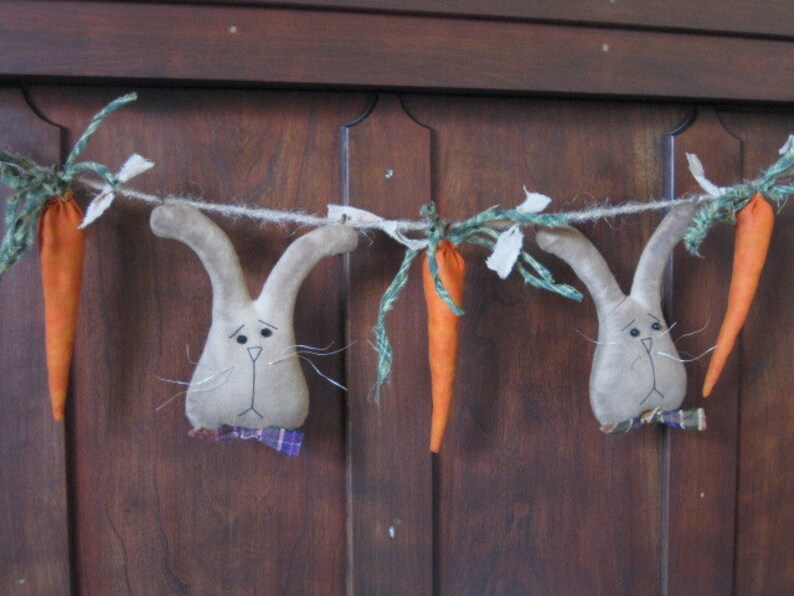 Primitive easter garland two bunnies 3 carrots grungy etsy Primitive easter garland two bunnies 3 carrots grungy etsy