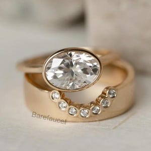2.50 CT Oval Cut Horizontal Bezel Set Moissanite Diamond Ring, With Wide Cigar Diamond Band, Modern Bridal Wedding Ring Set, 14k Yellow Gold