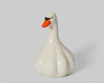 Garlic Duck Resin Figurine – Quirky Funny Duck Ornament, Novelty Kitchen Décor, Unique Gag Gift