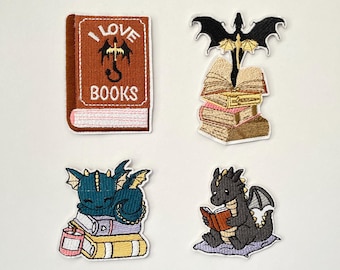 Dragon Book Iron On Patch Cute Reading Dragon Fantasy Book Lover Embroidery Aufnäher Mythical DIY Gift Kleidung Tasche Projekte Rucksack