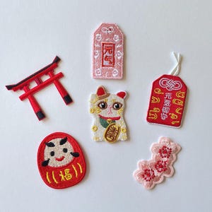 Japan Sakura Lucky Cat Stickerei Aufnäher Japanese Embroidery Patch Torii Maneki Neko Iron On Kawaii DIY Kleidung Tasche
