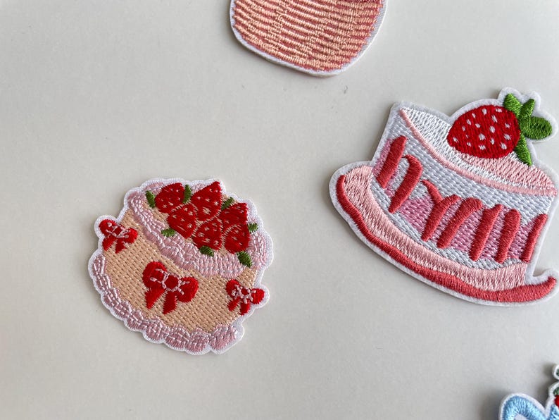 Strawberry Food Patch – Cute Embroidery Aufnäher Ice Pop Cake Wedding Cake Hot Drink Kawaii Iron On Patch for Jacket Bag DIY Gift Bild 5