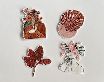 Herbst Mädchen Aufnäher – Cozy Autumn Girl Patch mit Blumenkranz & Monstera Leaf, süße gestickte Applikation für Hoodie, Tasche, Jeans