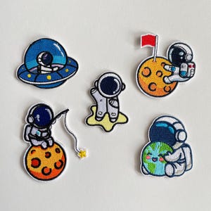 Astronaut Weltraum Aufbügler Space Selbstklebend Patches Deko Kinder Schultüte DIY Stickapplikation Weltall Rakete Planet Erde UFO