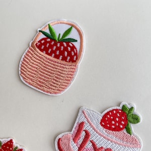 Strawberry Food Patch – Cute Embroidery Aufnäher Ice Pop Cake Wedding Cake Hot Drink Kawaii Iron On Patch for Jacket Bag DIY Gift Bild 3