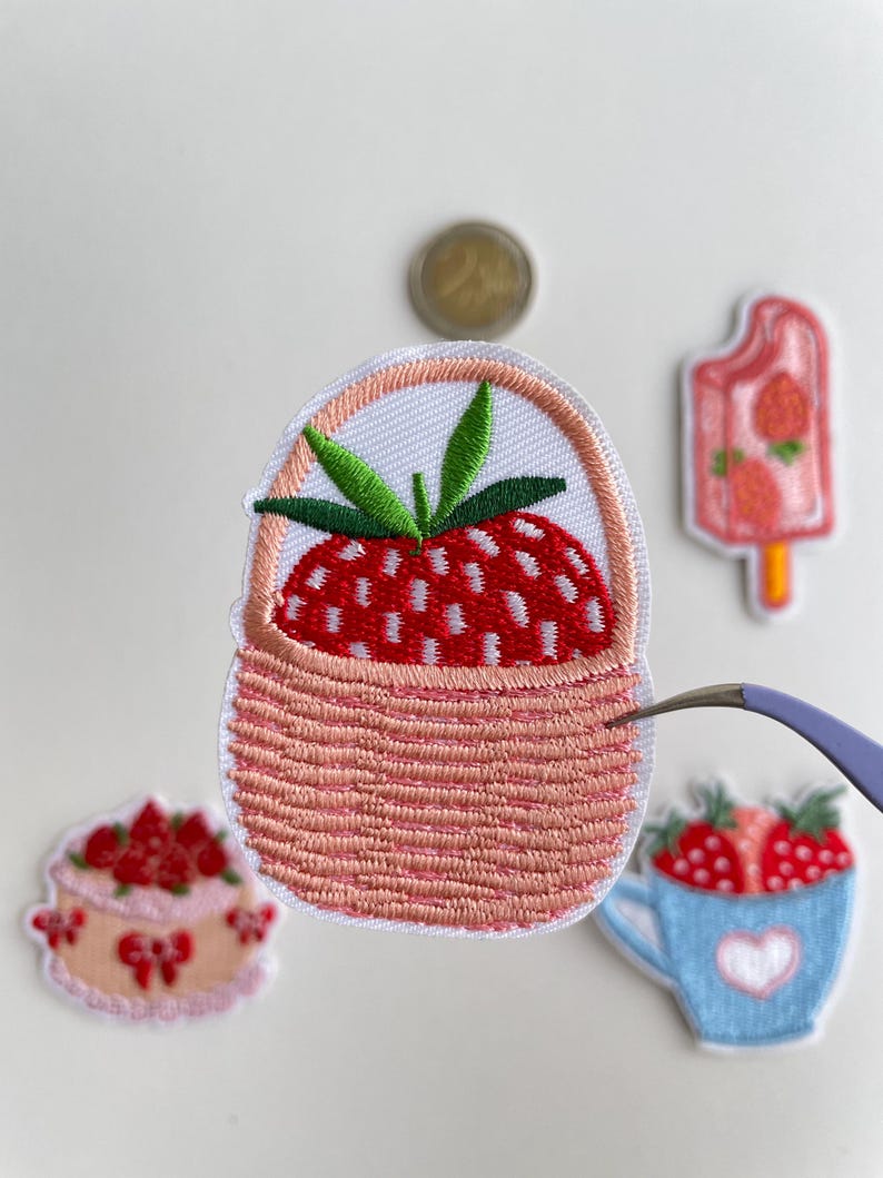 Strawberry Food Patch – Cute Embroidery Aufnäher Ice Pop Cake Wedding Cake Hot Drink Kawaii Iron On Patch for Jacket Bag DIY Gift Bild 8