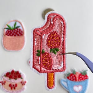 Strawberry Food Patch – Cute Embroidery Aufnäher Ice Pop Cake Wedding Cake Hot Drink Kawaii Iron On Patch for Jacket Bag DIY Gift Bild 9