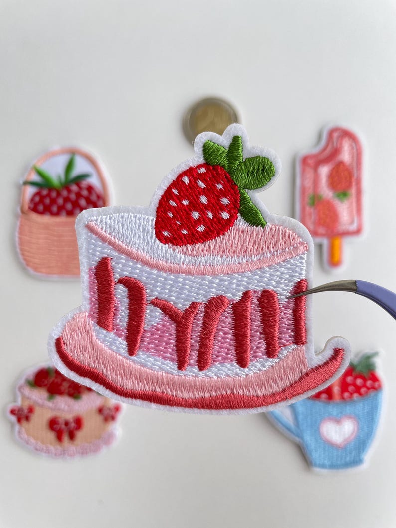 Strawberry Food Patch – Cute Embroidery Aufnäher Ice Pop Cake Wedding Cake Hot Drink Kawaii Iron On Patch for Jacket Bag DIY Gift Bild 10