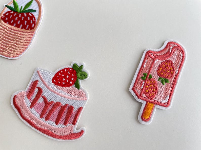 Strawberry Food Patch – Cute Embroidery Aufnäher Ice Pop Cake Wedding Cake Hot Drink Kawaii Iron On Patch for Jacket Bag DIY Gift Bild 4