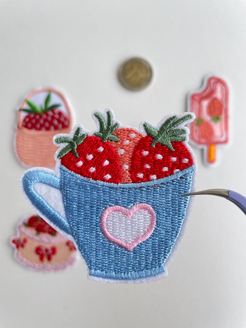 Strawberry Food Patch – Cute Embroidery Aufnäher Ice Pop Cake Wedding Cake Hot Drink Kawaii Iron On Patch for Jacket Bag DIY Gift Bild 12