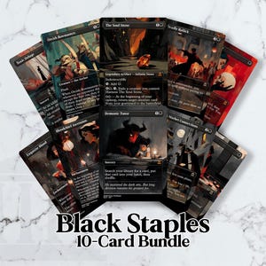 Könnte beinhalten: Ein Bundle von zehn Magic: The Gathering Karten, die verschiedene schwarz-ausgerichtete Karten mit detaillierten Kunstwerken zeigen. Die Karten sind vor einem Marmorhintergrund aufgefächert, mit dem Text "Black Staples 10-Card Bundle" unten.