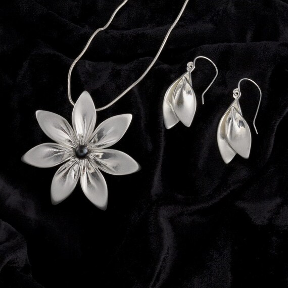 [PRIMAUTE] 韓国☆925 Silver☆Black mid flower Necklace il_1080xN.5582217013_aucg.jpg