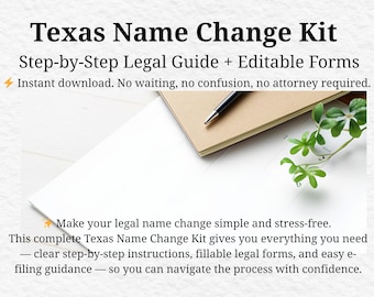 Puede incluir: Un kit de cambio de nombre de Texas con una guía legal paso a paso y formularios editables. La imagen muestra un bloc de notas, un bolígrafo y vegetación. El texto indica que el kit ofrece instrucciones claras y formularios rellenables.
