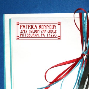 Aangepast gepersonaliseerd lettertype in ambachtsstijl Zelfinktend retouradres Klassiek mannelijk adresetiketstempel op handvat Ambachtelijk lettertype