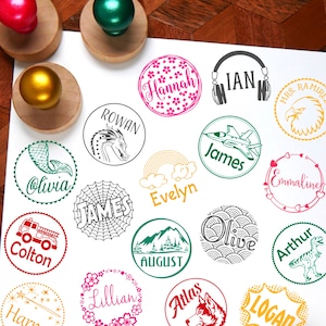 Carimbo de nome infantil, carimbo de nome infantil, presente personalizado para crianças, carimbo de borracha, carimbo de nome personalizado para crianças, carimbos redondos de 1,5 polegada com cabo de madeira