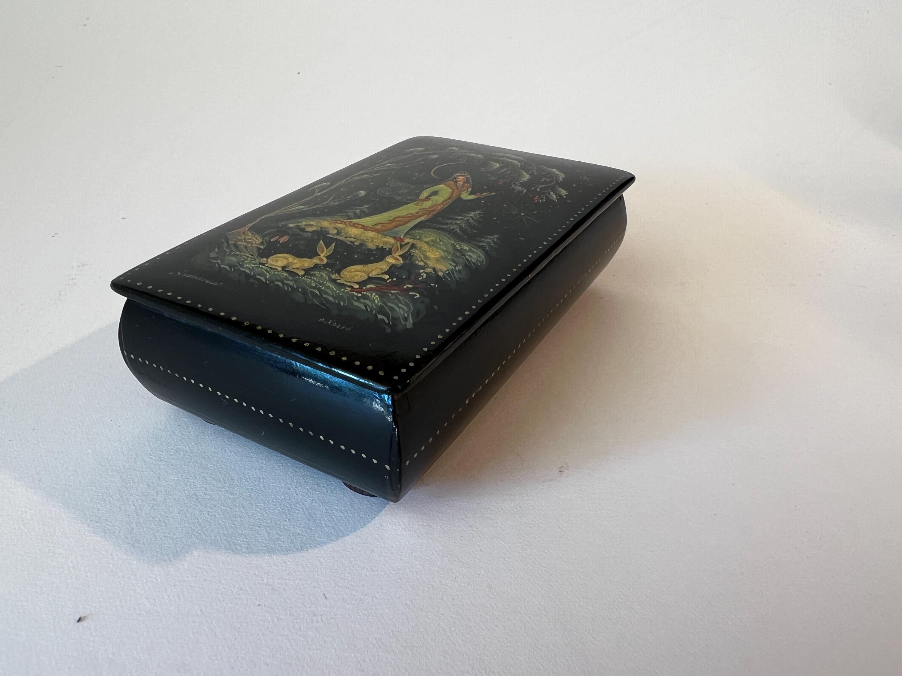 雪娘（スネグーラチカ）を描いたロシアのパレフ漆箱 - Etsy 日本