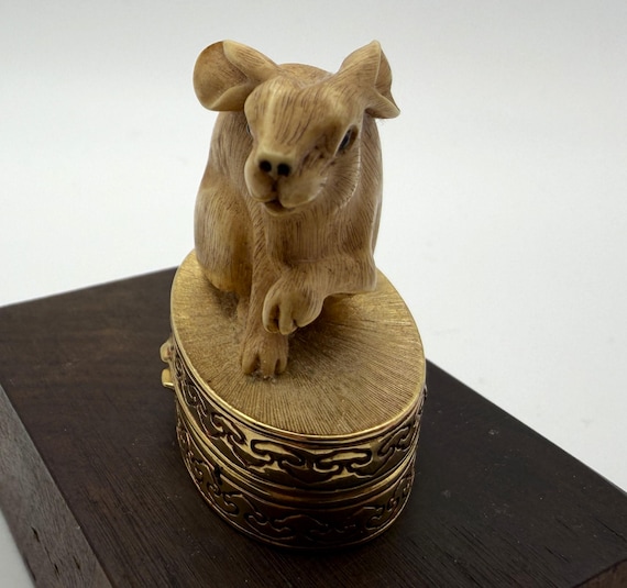 Estée Lauder Figural Rabbit Solid Perfume Compact… - image 1