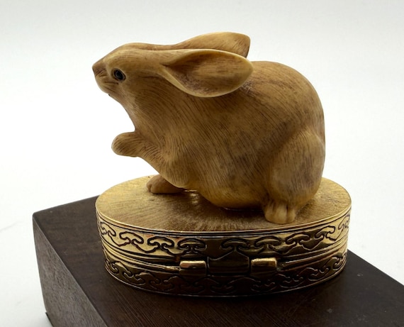 Estée Lauder Figural Rabbit Solid Perfume Compact… - image 4