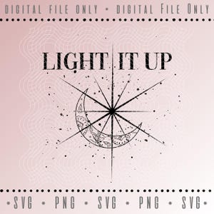 Puede incluir: Un diseño digital con el texto "LIGHT IT UP" en negro, centrado sobre un diseño de media luna y estrella. El diseño está sobre un fondo degradado rosa con un patrón decorativo. También están presentes las palabras "DIGITAL FILE ONLY" e indicadores de tipo de archivo.