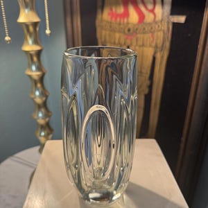 Rudolf Schröter för Sklo Union i Tjeckoslovakien, närmare bestämt Rosice glasbruksvas