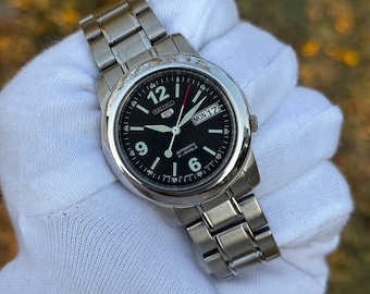 Vintage Seiko 5 Automatic 21jewels Date/day Black Pattern Dial