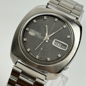 Vintage Seiko 5 Automatic Cushion Case | Black vintage Textured Dial Stainless Steel 21 Jewels Japan Men’s Day-Date Retro Watch | seiko 6119