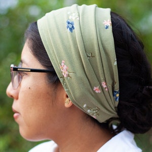 Sage Green Flower Sprigs – 10.5" Women's Stretch Knit Expandable Convertible Headcovering / Headwrap / Headband