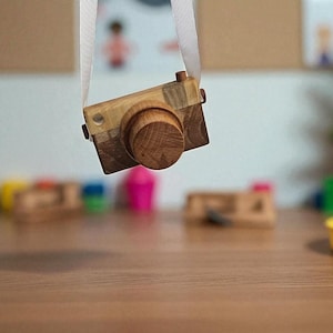 Wooden Toy Camera: Montessori Pretend Play, Eco-Friendly Photography Prop