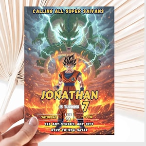 Puede incluir: Una invitación de cumpleaños con temática de Dragon Ball Z. La invitación incluye el texto "CALLING ALL SUPER SAIVANS". Está personalizada con el nombre "JONATHAN" y la edad "7". También se muestra la fecha, hora e información de RSVP.
