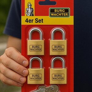 Può includere: Una confezione rossa e gialla contenente quattro lucchetti color oro e chiavi. La confezione riporta la scritta "BURG WACHTER" e "4er Set". I lucchetti hanno un'ansa color argento.