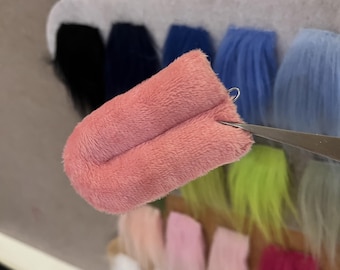 Lengua de peluche articulada con alambre, lavable y con colores personalizables para cosplay furry.