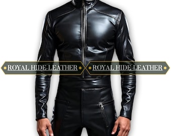 Elegante mono de piel de oveja negra para hombre, de corte ajustado y cierre de cremallera resistente.