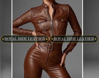 Puede incluir: Mono de cuero marrón con diseño de hombros acolchados, dos bolsillos en el pecho y cremallera frontal. El mono incluye cinturón y bolsillos cargo. El texto "ROYAL HIDE LEATHER" se muestra en la imagen.