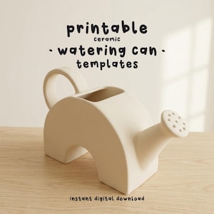 Puede incluir: Una regadera de cerámica color crema con una base arqueada y un asa redondeada. El pico tiene varios agujeros pequeños. El texto en la imagen dice "printable ceramic watering can templates" y "instant digital download".
