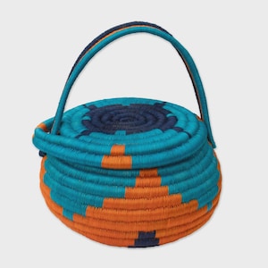 Handwoven Seagrass Basket: Guacamayas Style, Blue & Orange Accent