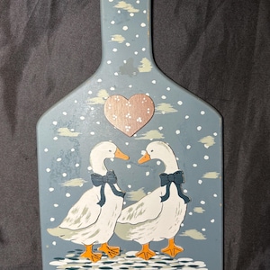 Vintage Hand-Painted Wooden Cutting Board Wall Decor – Country Farmhouse Geese with Bows, Folk Art Kitchen Hanging