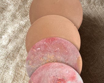 Posavasos reversibles de resina y hormigón con capas de confeti de caramelo de doble cara (juego de 4)
