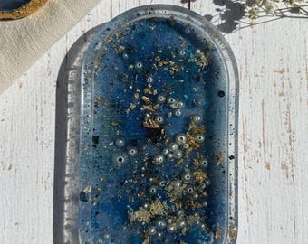 Bandeja para joyas de resina azul océano profundo y dorada hecha a mano: bandeja para joyas estilo geoda