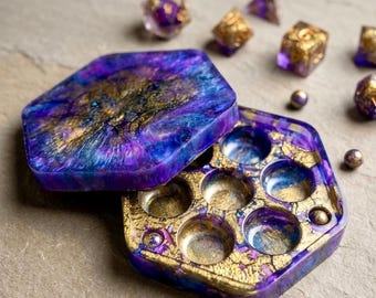 Caja de dados de resina, D&D, MTG, remolinos vibrantes, cierre magnético, almacenamiento para juegos de mesa, personalizable.