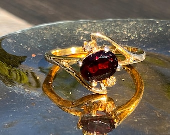 Vintage 24KT HGE Vintage LIND Garnet & Diamond Ring - Size 6