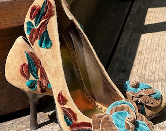 BCBG Max Azria Suede: Brown Teal Floral Appliqué Pumps, Size 6.5, Made in Italy