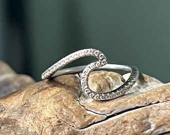 Round Cut Moissanite Ocean Wave Ring