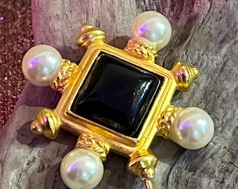 Estate find!  Vintage Gold Tone Hat Pin with Black Center & Pearl Accents